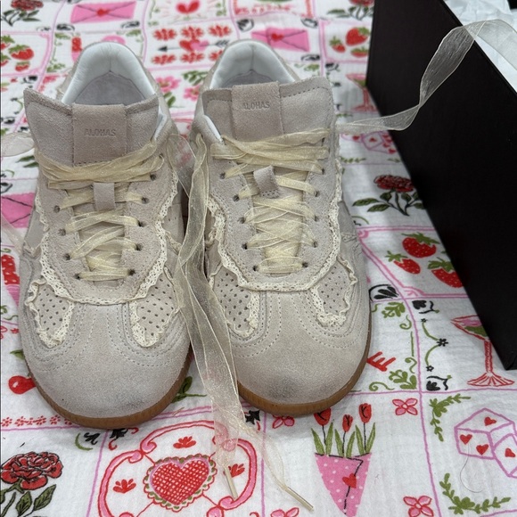 ALOHAS Shoes - Alohas TB.490 Cream Lace Detail Sneakers – Women’s Size 38